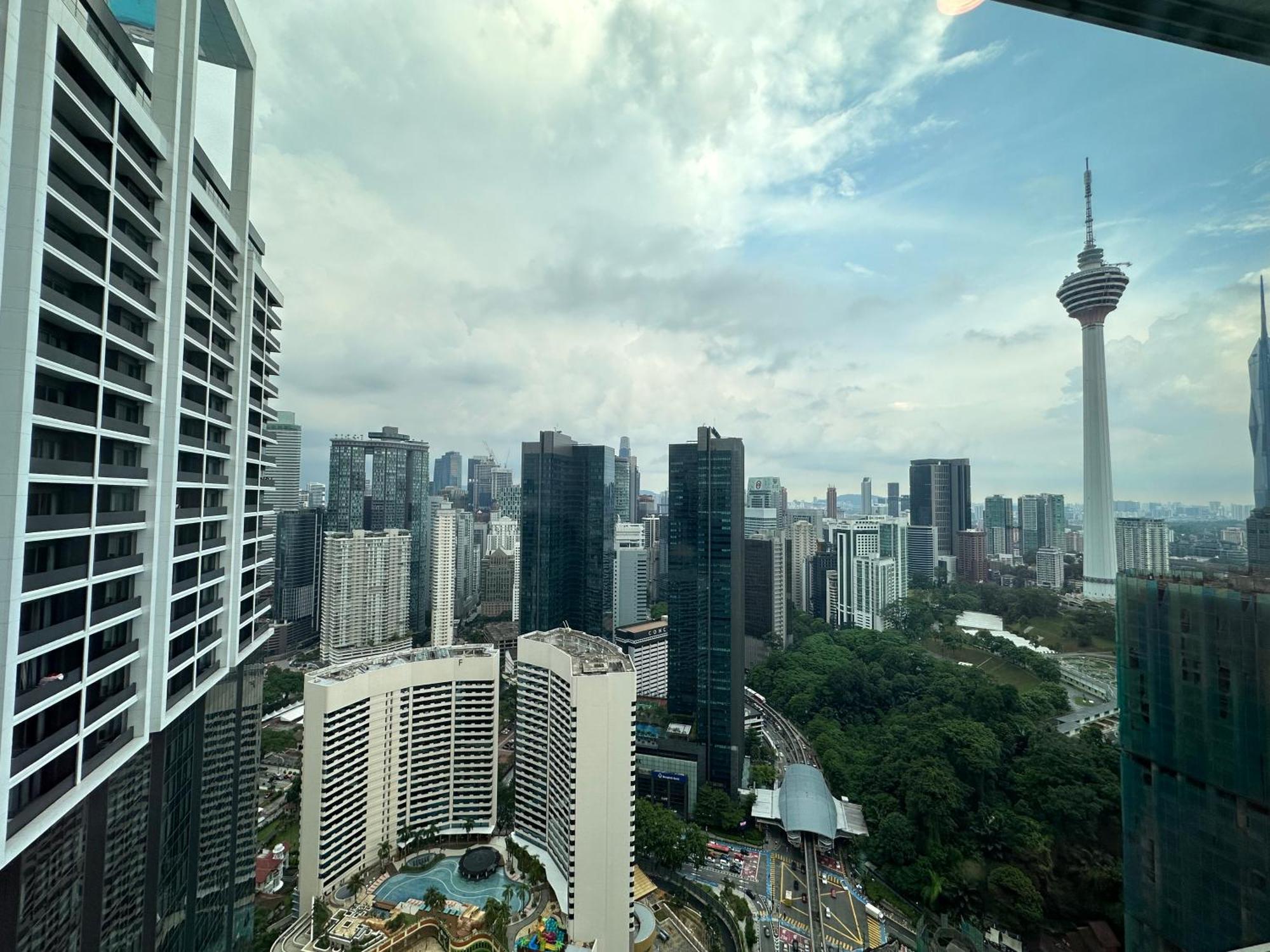 The Platinum Kuala Lumpur By Cozy White Exterior photo